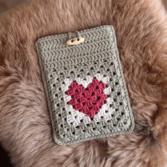 gehaakte e-reader hoes hartje